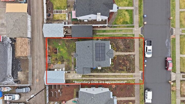 Property Photo:  517 E Hoffman Ave  WA 99207 