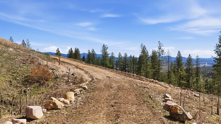 Property Photo:  2600 Pine Top Blk Rd  WA 99109 