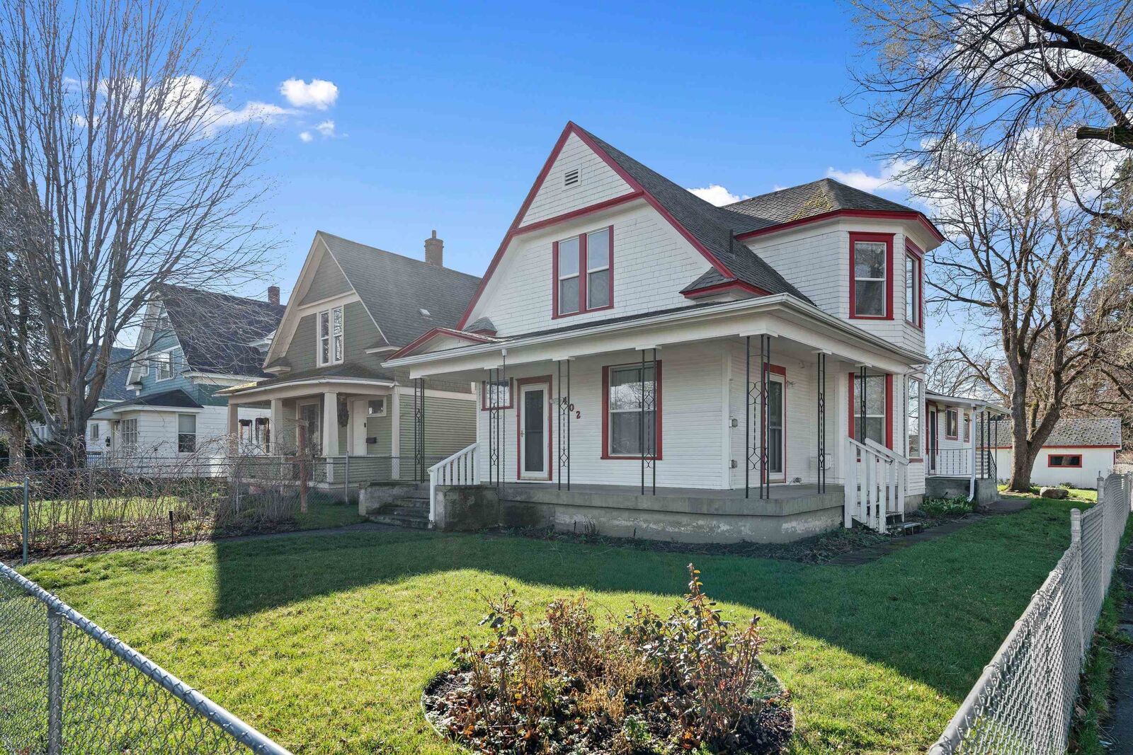 Property Photo:  402 E Ermina Ave  WA 99207 