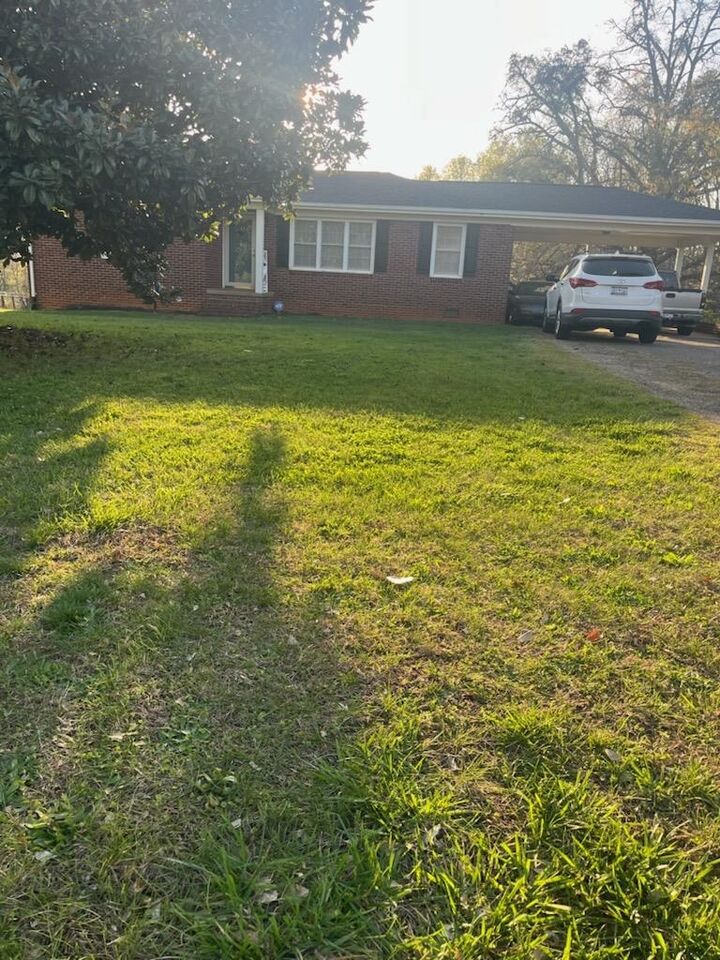 Property Photo:  424 Dewberry Road  SC 29330 