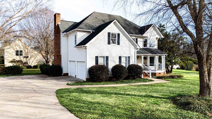 Property Photo:  102 Battery Boulevard  SC 29615-5607 