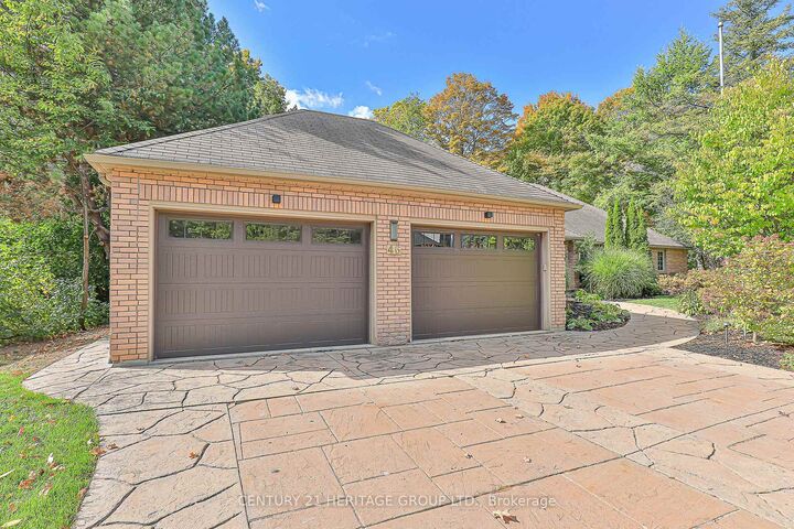 Property Photo: 46 Pineneedle Drive ON L4G 4Y6