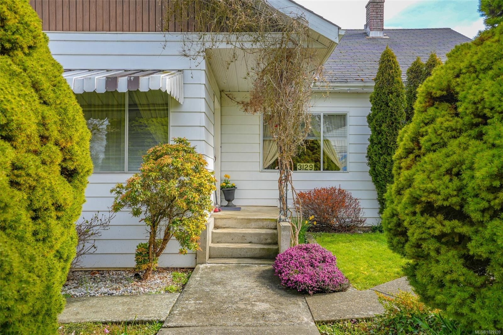 Property Photo: 3129 10th Ave BC V9Y 4V8