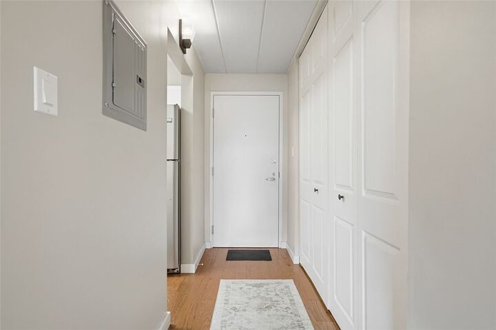 Property Photo:  5 Bayard Rd 520  PA 15213 