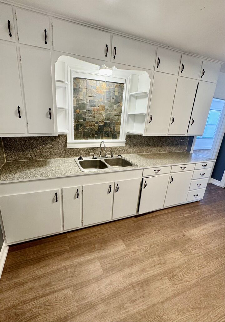 Property Photo: 589 N Chambers Street TX 78942