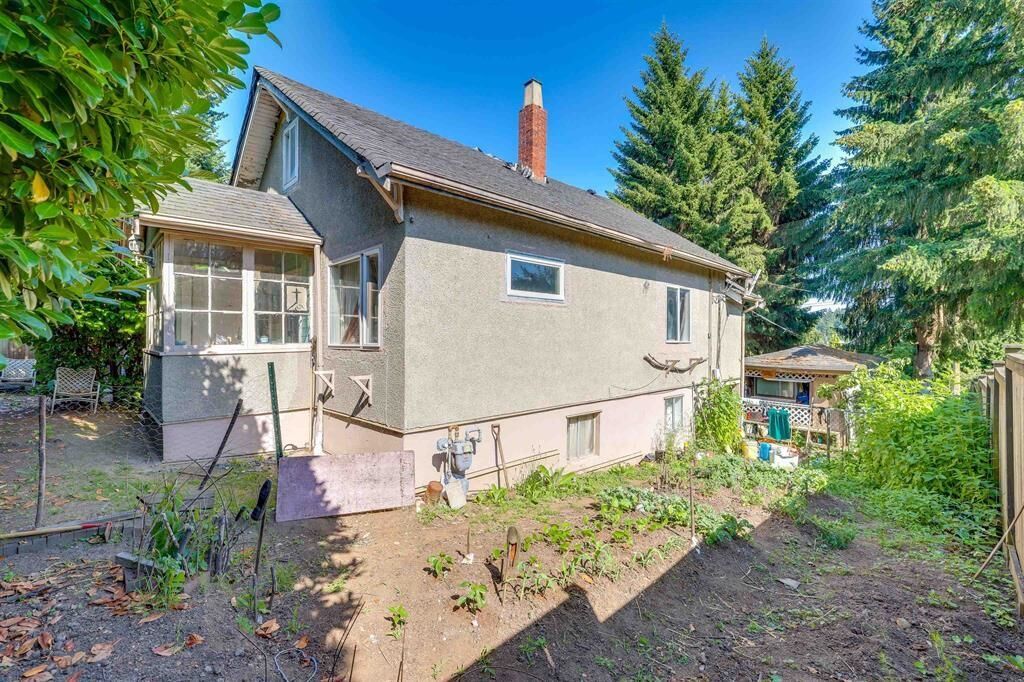 Property Photo:  112 Tenth Avenue  BC V3L 2B1 