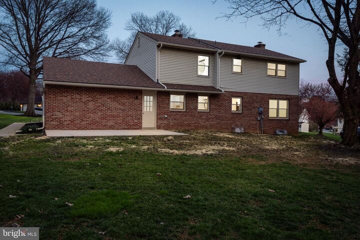 Property Photo:  2348 Henbird Lane  PA 17601 