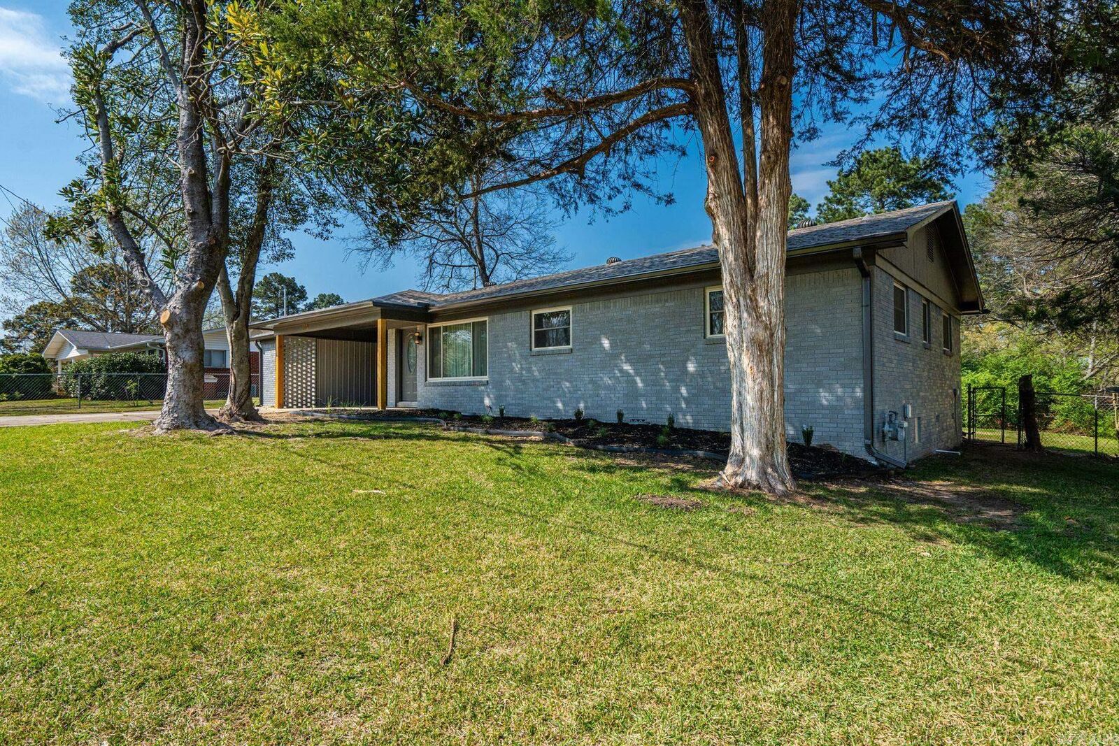 Property Photo:  110 Briarcroft Drive  AR 71913 