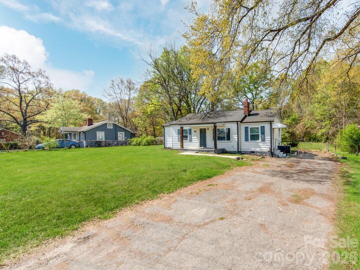 Property Photo:  1717 W Davidson Avenue  NC 28052 