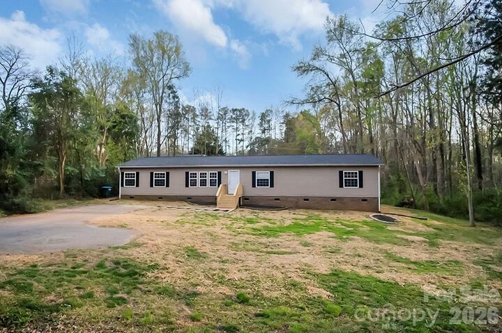 Property Photo: 308 E Cleveland Avenue NC 28016