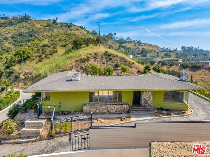 Property Photo:  1682 Larco Way  CA 91202 