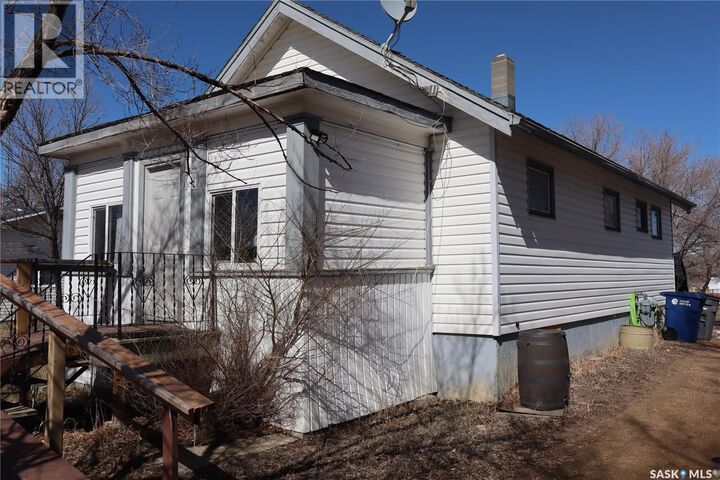 Property Photo: 11 4th Street SK S0H 4K0