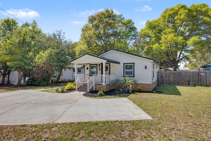 Property Photo:  196 Mc Arthur Street  FL 32539 