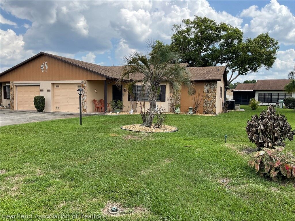 Property Photo:  3916 Thunderbird Hill Circle  FL 33872 