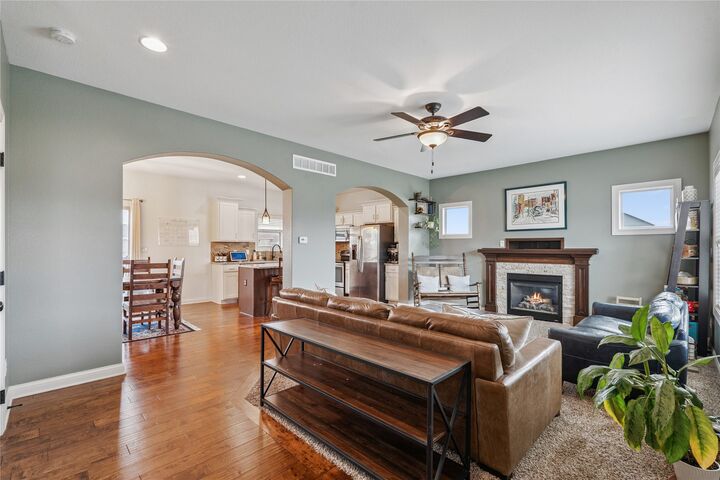 Property Photo:  613 SE 17th Street  IA 50111 