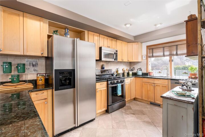 Property Photo:  1603 Bluffs Drive N  NY 11933 