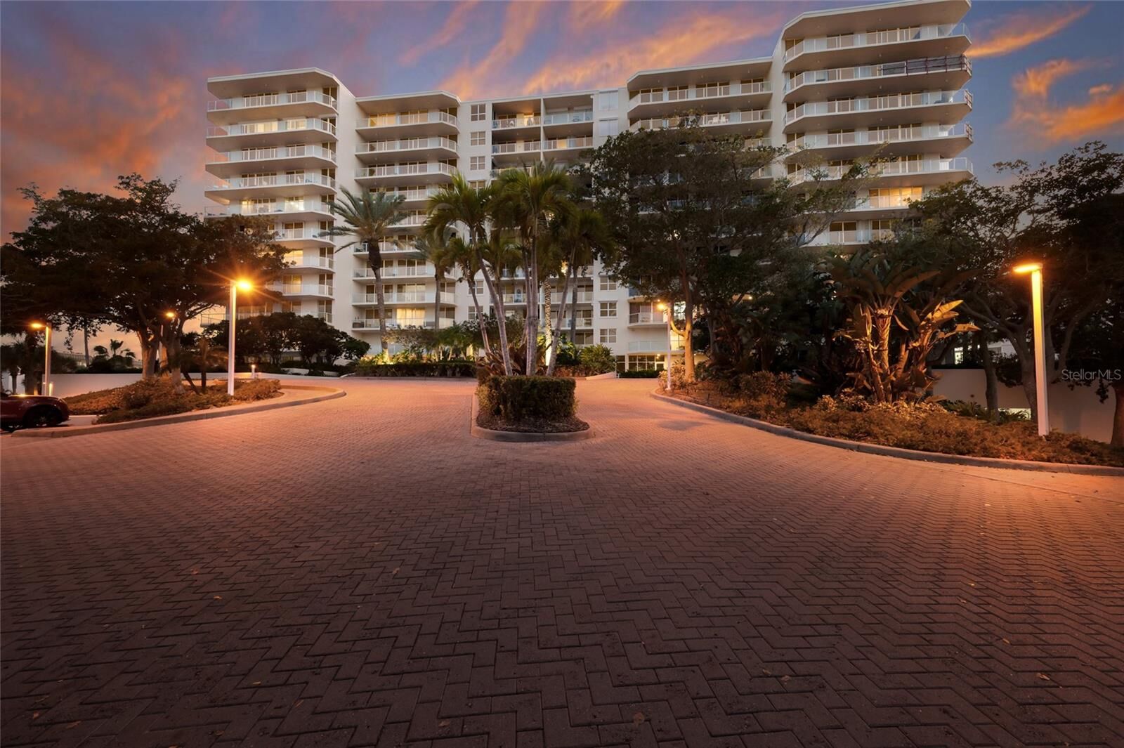 Property Photo: 1800 Benjamin Franklin Drive B1006 FL 34236