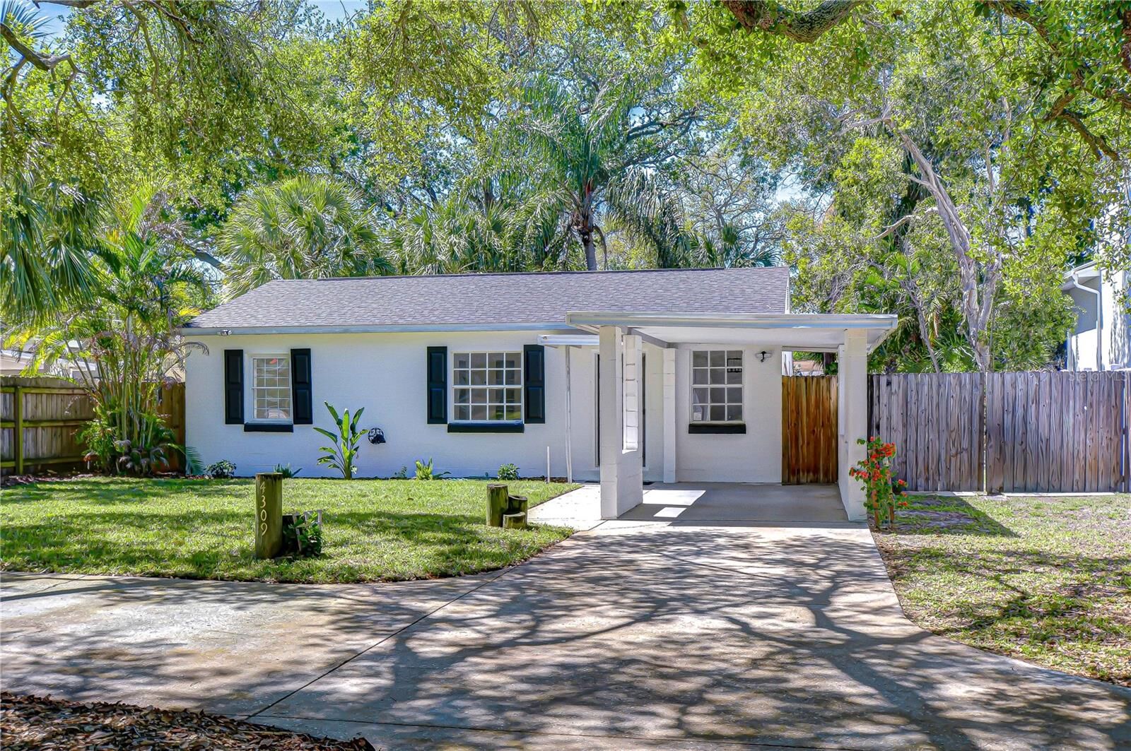 Property Photo:  4309 S Renellie Drive  FL 33611 
