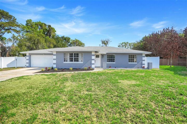 Property Photo: 589 Del Rio Street FL 32839