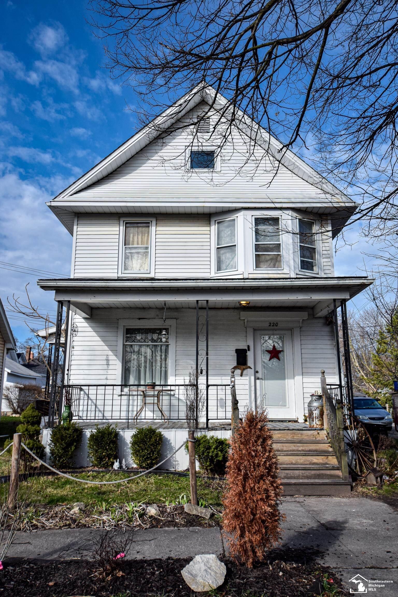 Property Photo:  220 W 7th Street  MI 48161-1405 