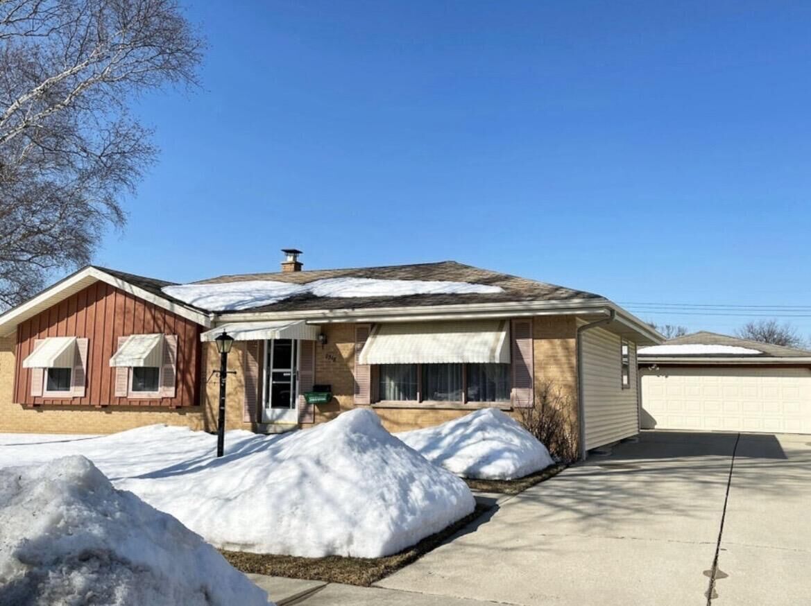 Property Photo:  2518 W Denis Ave  WI 53221 