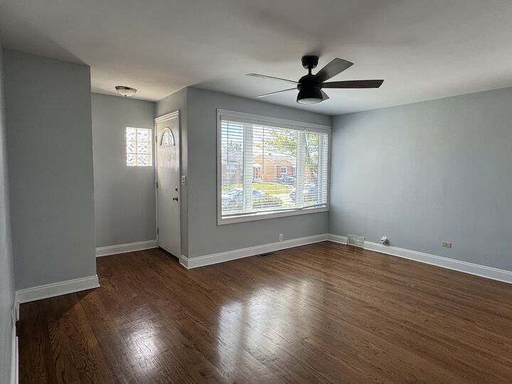 Property Photo: 2436 Spruce Street IL 60171