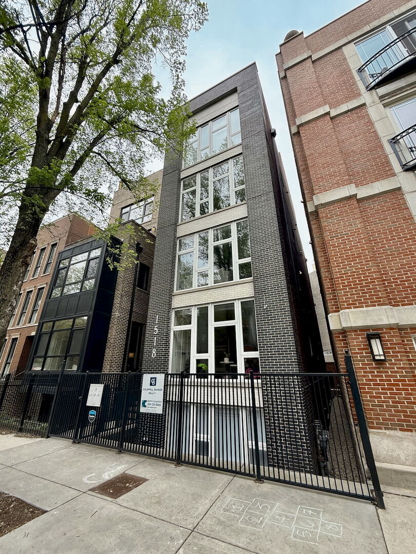 Property Photo:  1518 W Thomas Street 2  IL 60642 