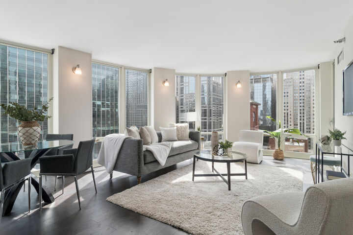 Property Photo:  345 N La Salle Drive 1706  IL 60654 