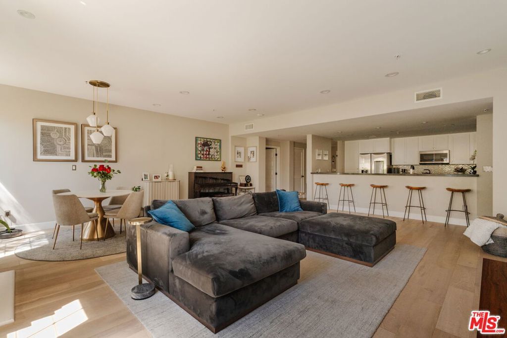 Property Photo:  10648 Woodbridge Street 106  CA 91602 