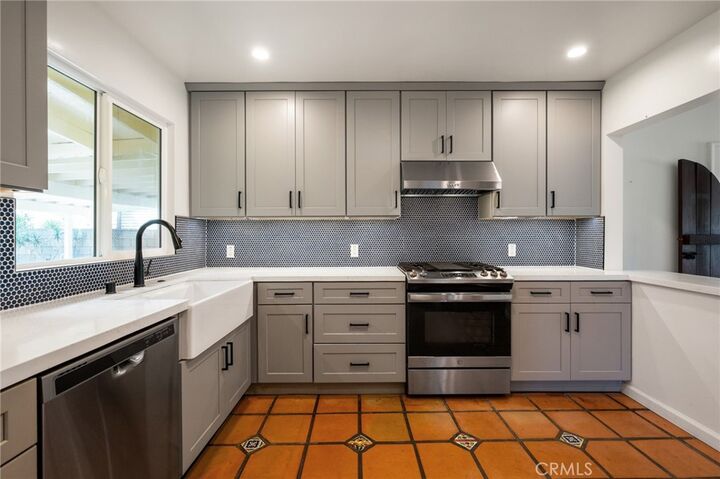 Property Photo:  2722 W 146th  CA 90249 