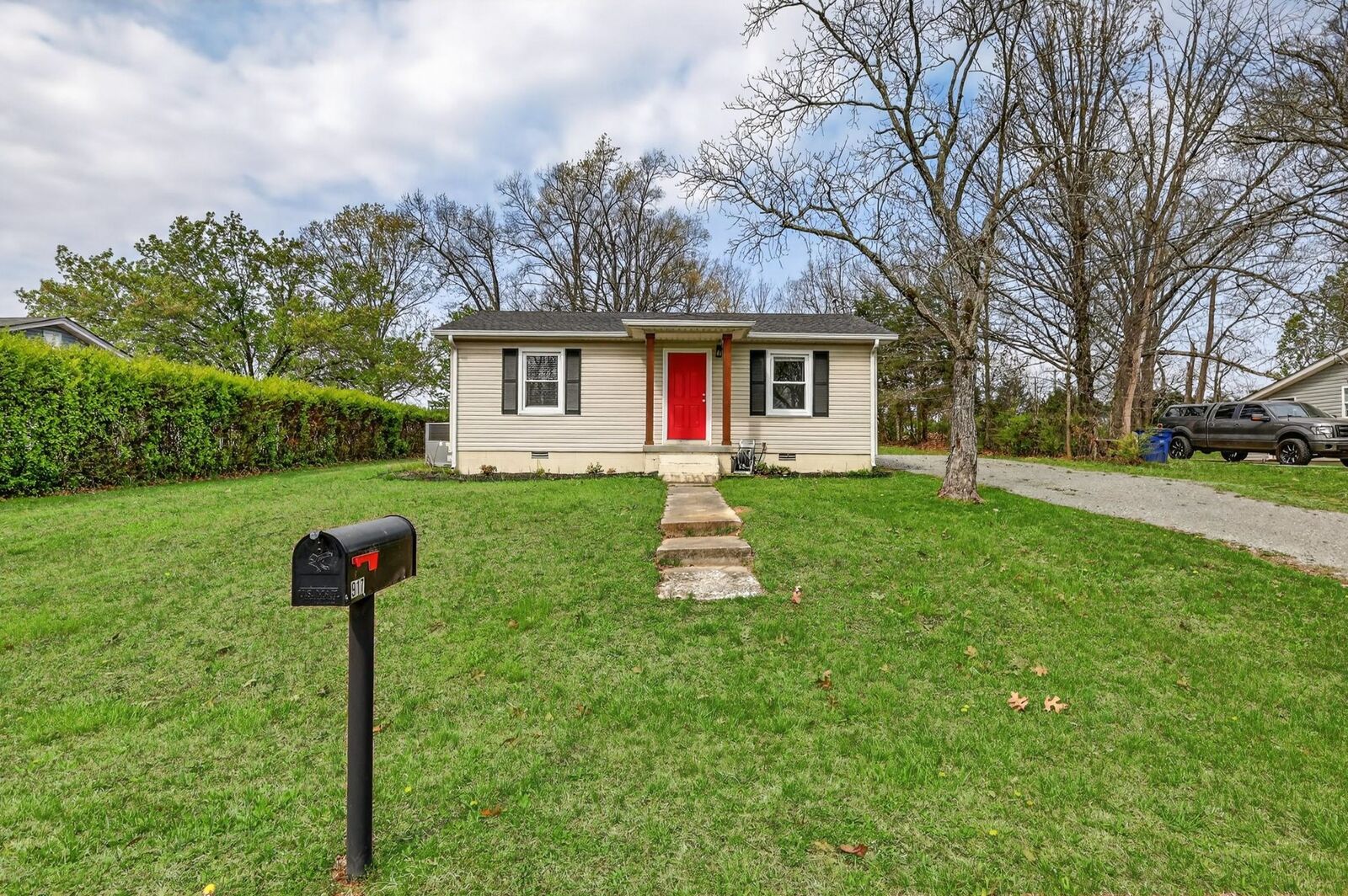 Property Photo:  917 Smith St  TN 37160 