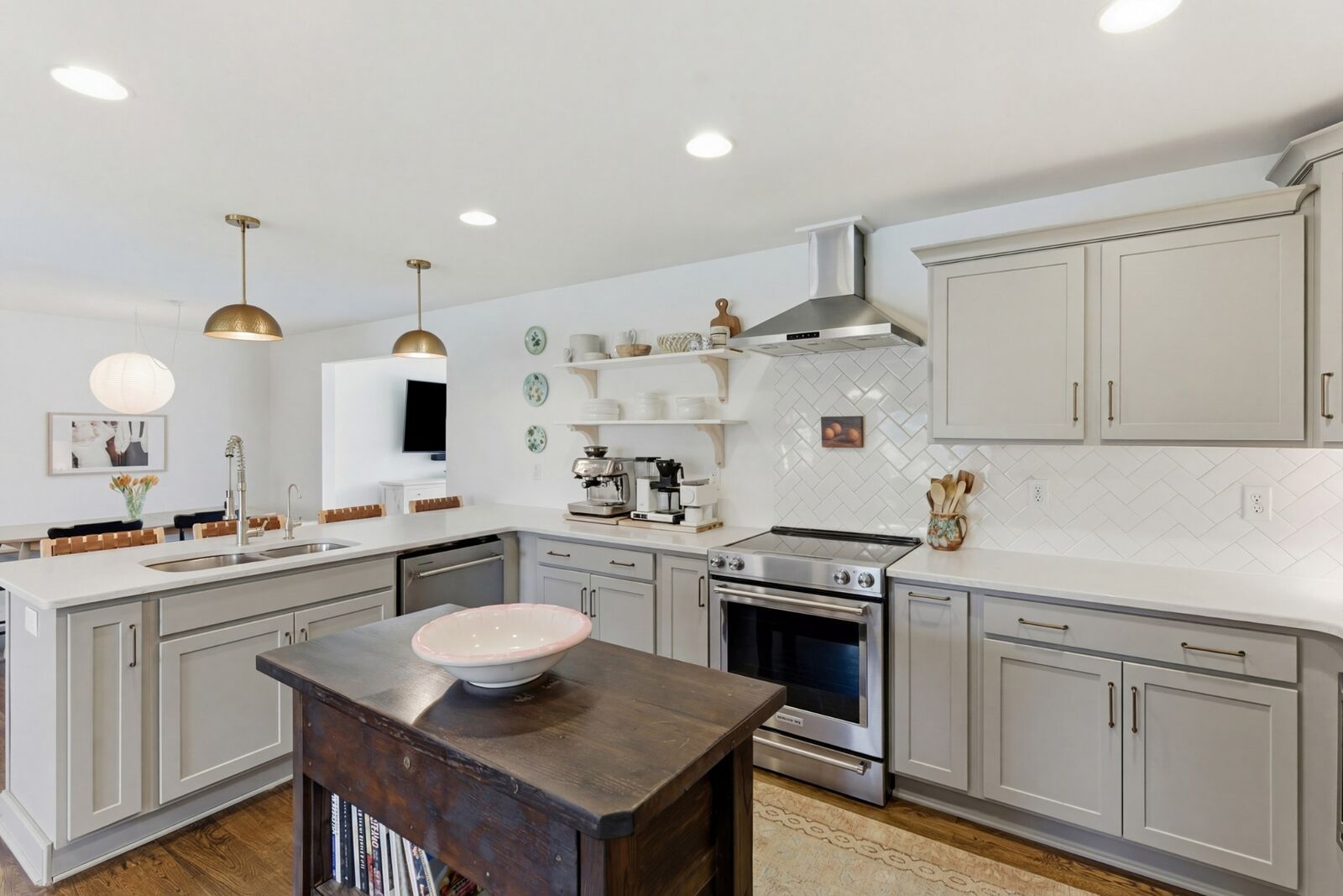 Property Photo: 1621 Lethia Dr TN 37206