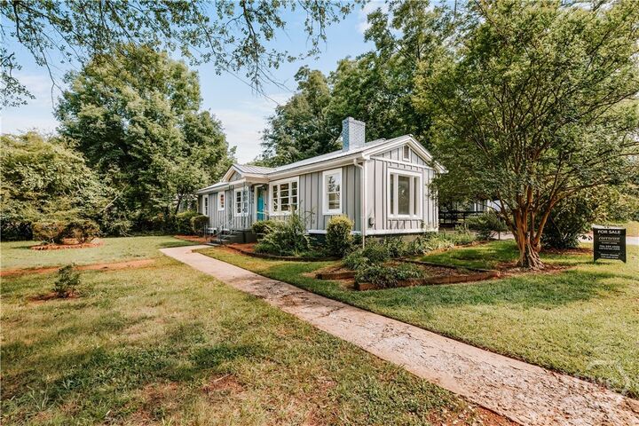 Property Photo:  406 Sunset Drive  GA 30606 