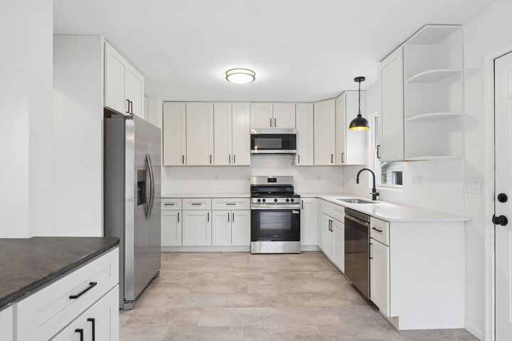 Property Photo:  1444 Ames Avenue E  MN 55106 