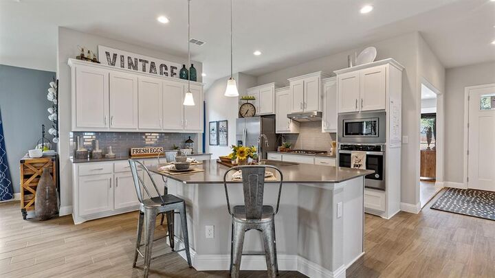 Property Photo:  2713 Flycatcher Drive  TX 76205 