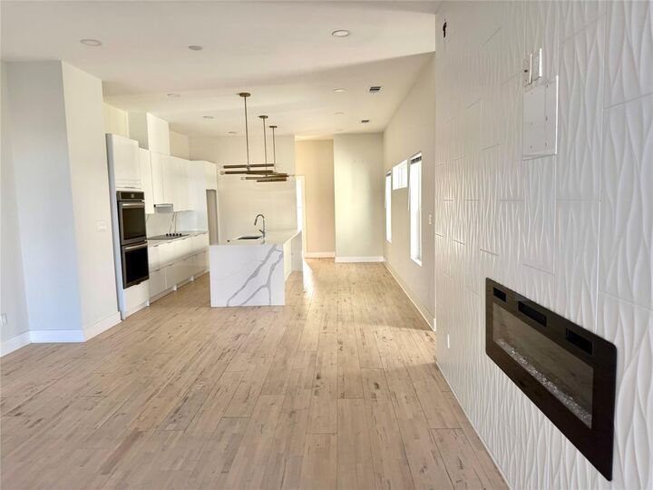 Property Photo:  2419 Crossman Avenue  TX 75212 