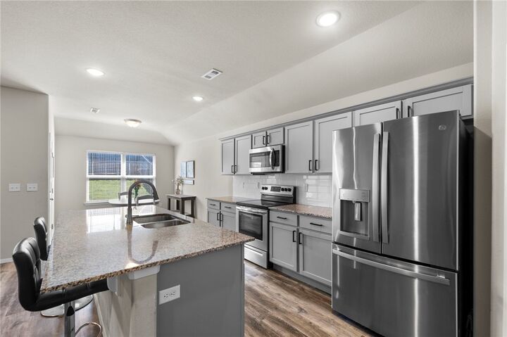 Property Photo:  527 Woodcreek Loop  AR 72745 