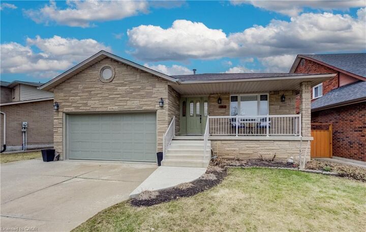 Photo de la propriété:  483 Dicenzo Drive  ON L9B 2C4 