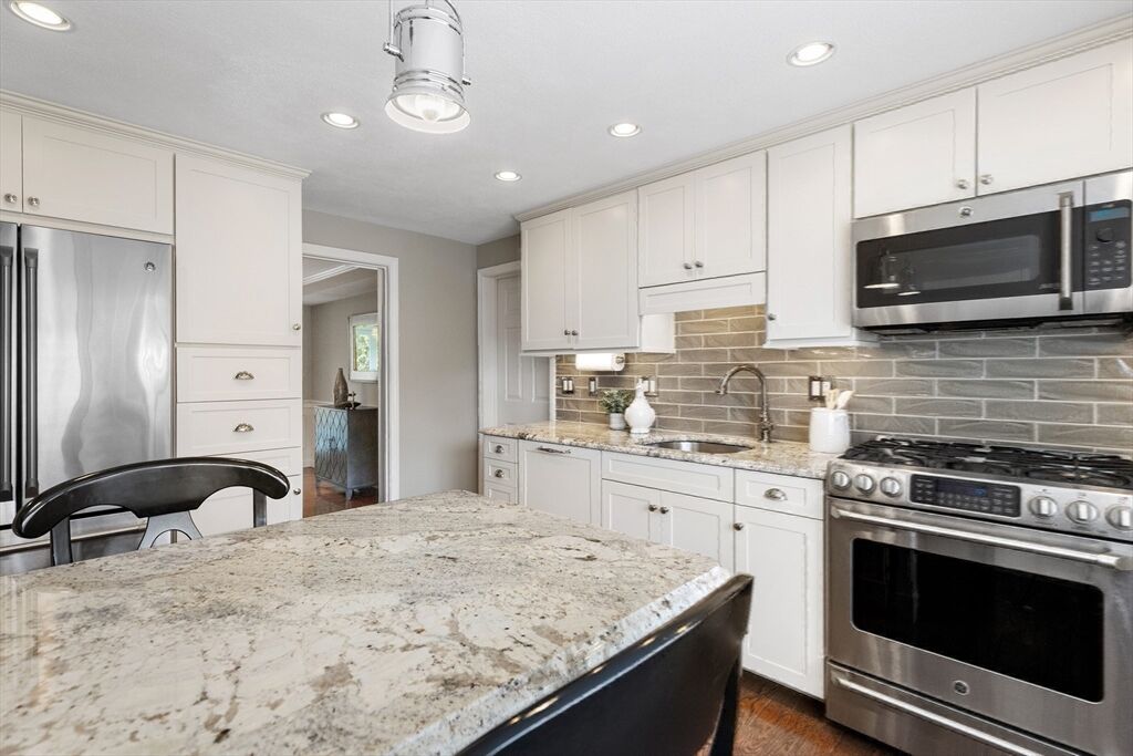 Property Photo:  7 Wedge Court 7  MA 01864 