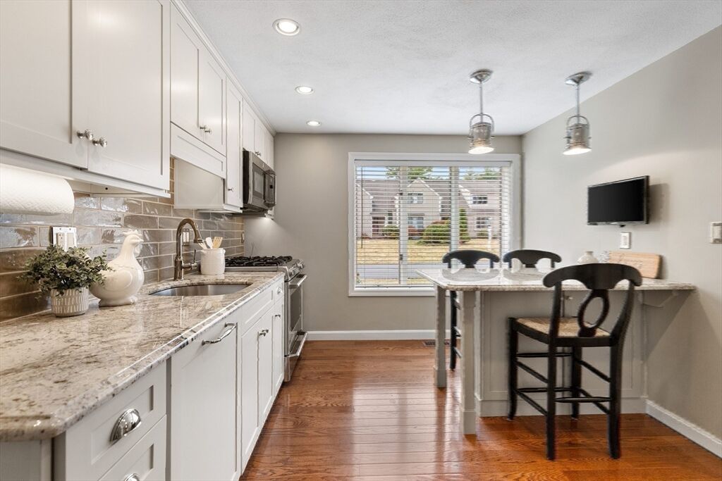 Property Photo:  7 Wedge Court 7  MA 01864 