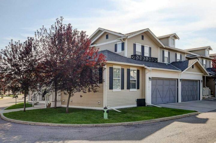 Property Photo:  1001 8 Street NW 3101  AB T4B 0W4 