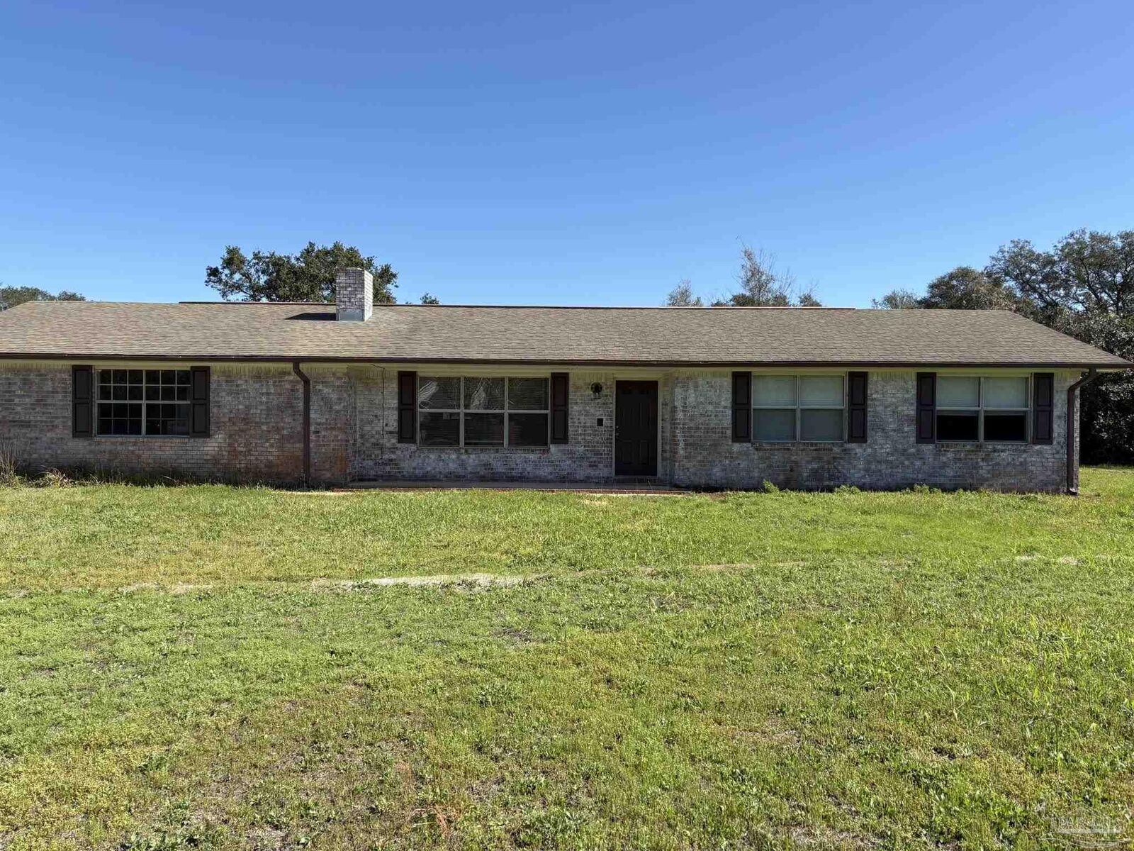 Property Photo: 1824 Iris Ln FL 32566