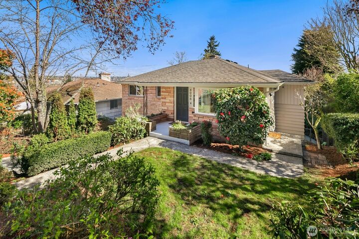 Property Photo:  4006  26th Avenue W  WA 98199 