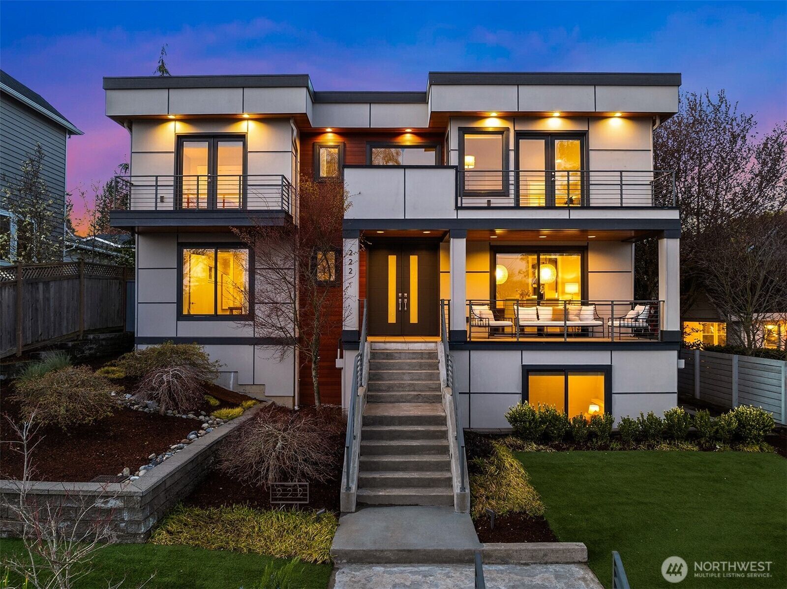 Property Photo:  222  8th Avenue  WA 98033 