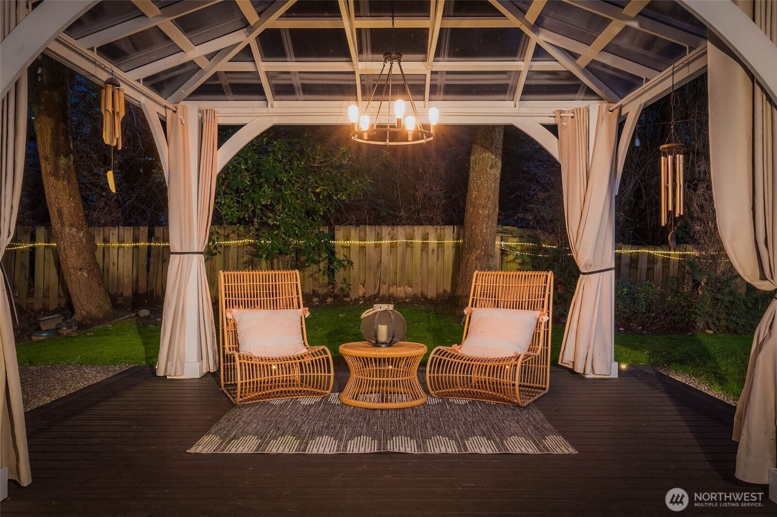 Property Photo:  20  Cascade Key  WA 98006 