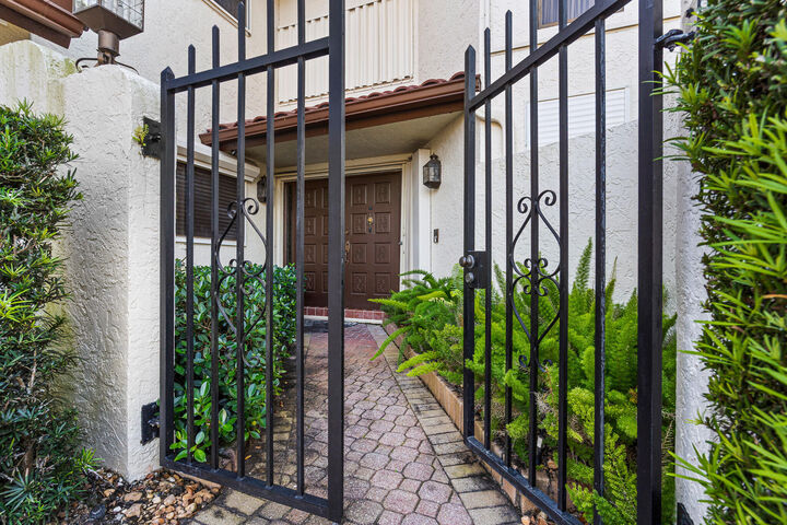 Property Photo:  22589 Esplanada Drive  FL 33433 