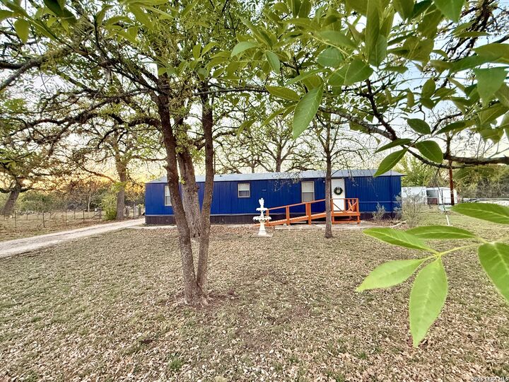 Property Photo: 721 Oak Dr TX 78003