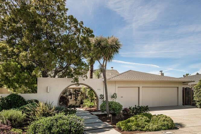 Property Photo:  532 Anchor Circle  CA 94065 