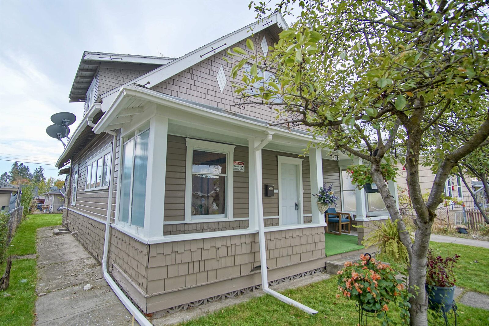 Property Photo: 618 E Broad Ave WA 99207