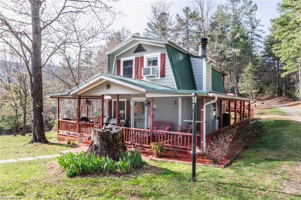 Property Photo: 6414 Summit Road NC 28665